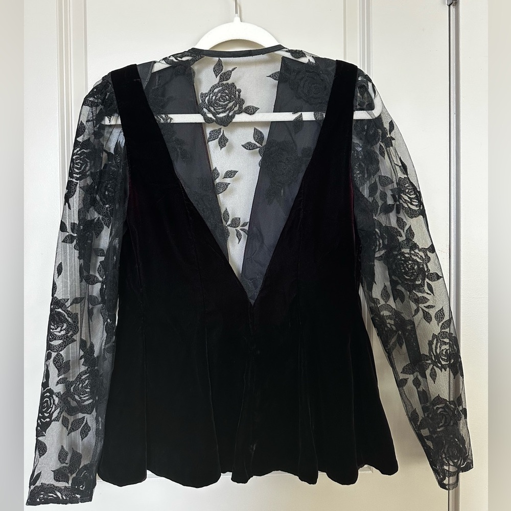 Lace Floral Velvet Dark Vintage Top Karen Okada - Picture 2 of 10